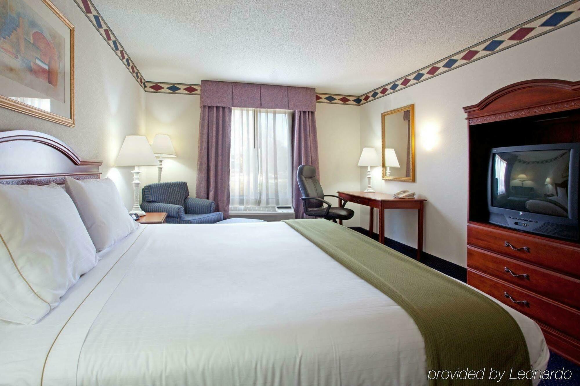 Holiday Inn Express Hotel & Suites Mebane By Ihg Екстер'єр фото