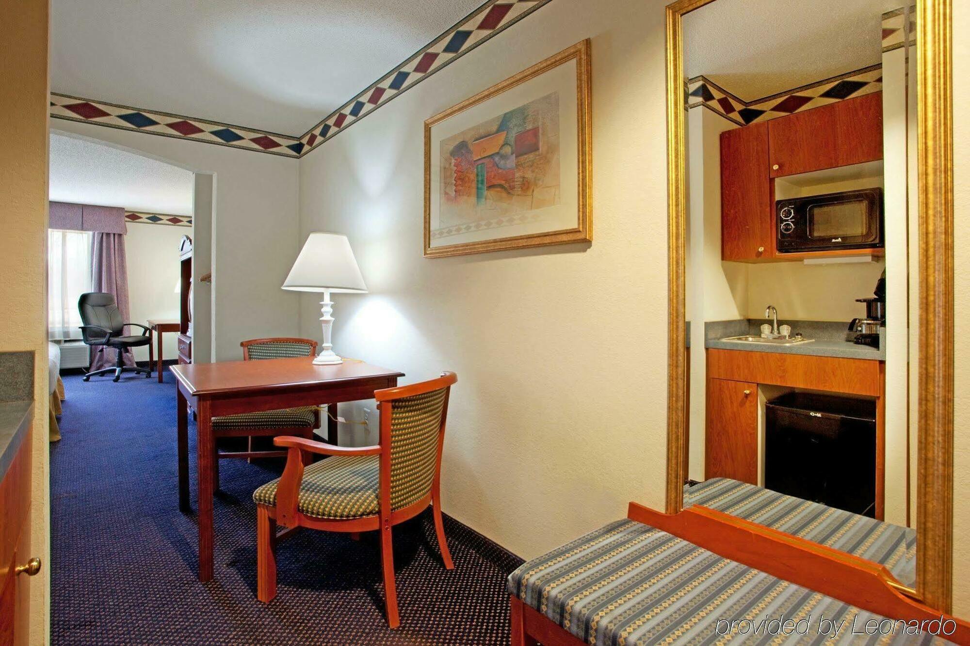 Holiday Inn Express Hotel & Suites Mebane By Ihg Екстер'єр фото