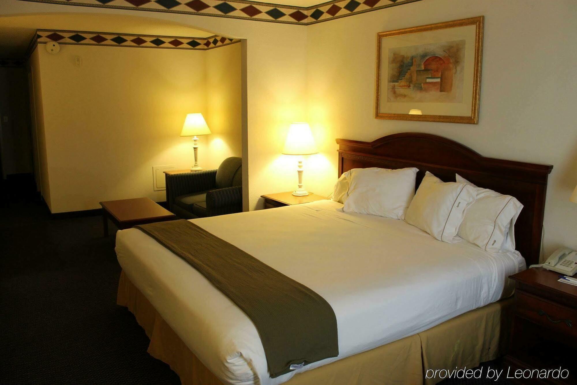 Holiday Inn Express Hotel & Suites Mebane By Ihg Екстер'єр фото