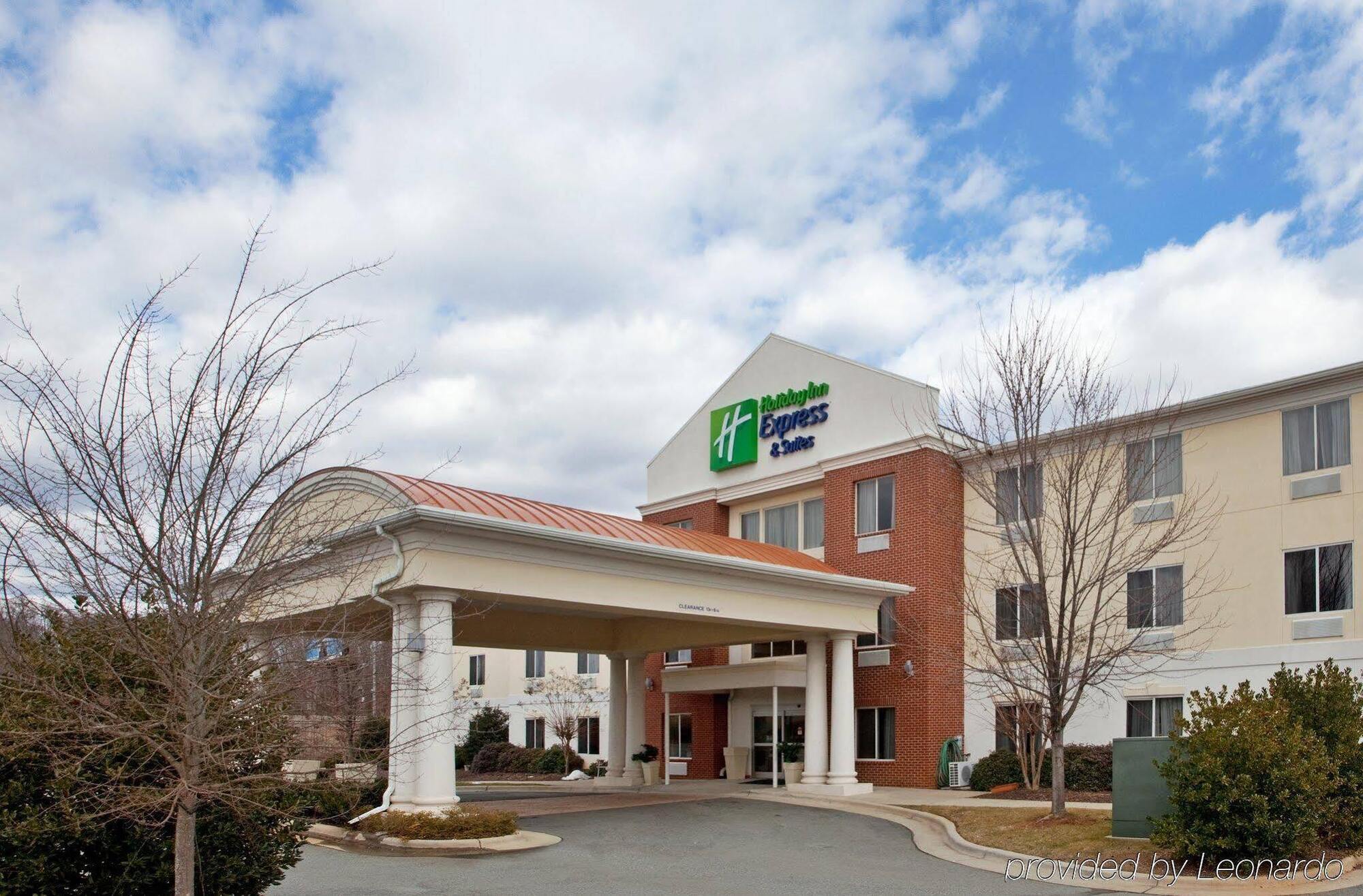 Holiday Inn Express Hotel & Suites Mebane By Ihg Екстер'єр фото